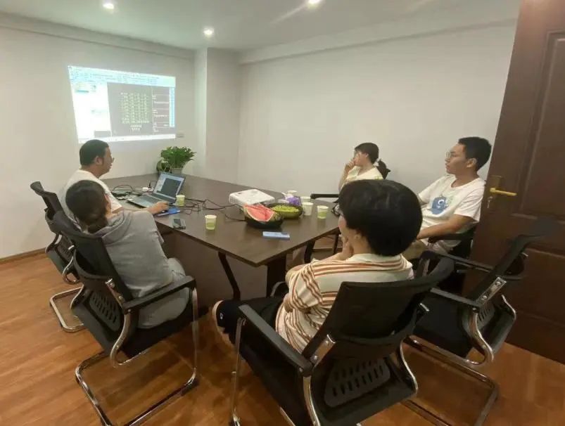 73.jpg 新标杆技术服务人员上门为新余凯盈工程