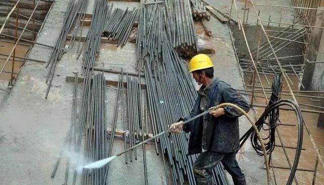 640 (4).jpg 钢筋原材锈蚀严重