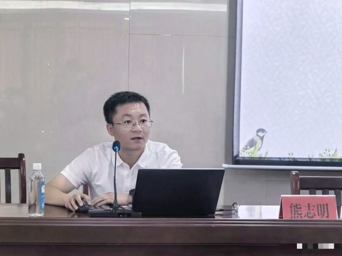 微信图片_2025-07-10_151937_890.jpg 科长华敏莅临会议
